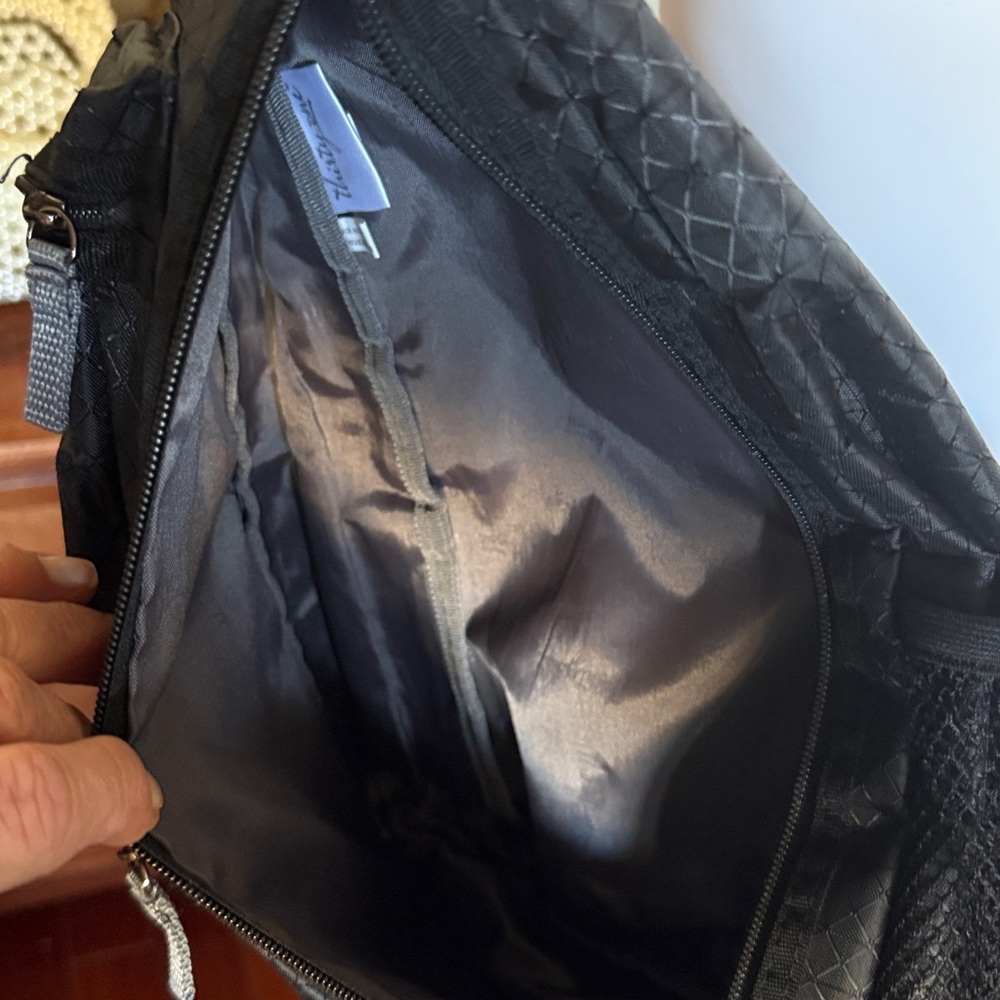 Crossbody Bag by Thirty One Like New in Black - Picture 4 of 5